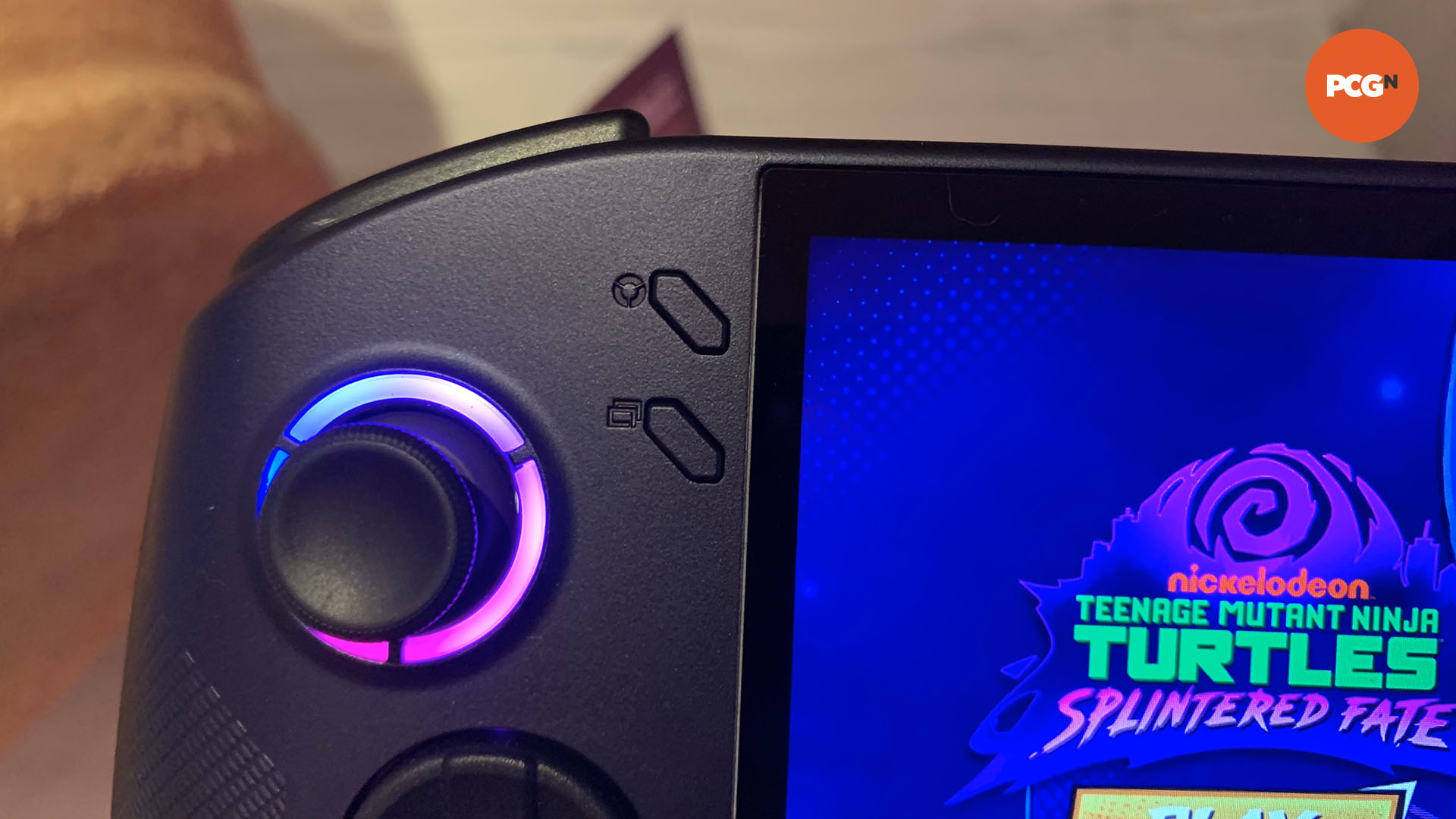 Lenovo Legion Go S hands on: Steam button next to the screen.
